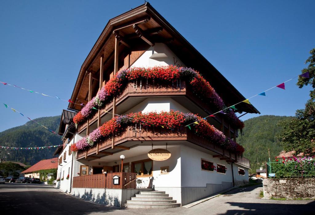 Valbruna Inn Bed & Breakfast Exterior foto